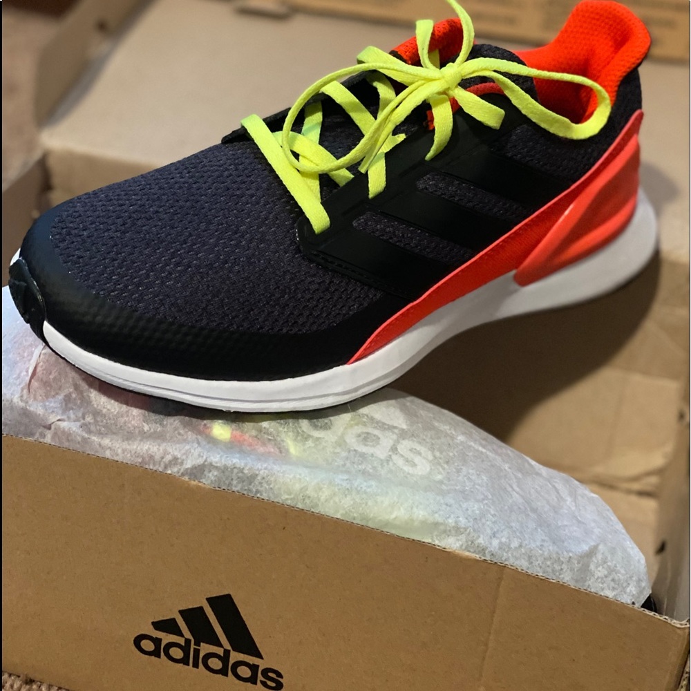 NIB Adidas Boys RapidaRun Cloud Foam Shoes Size 6